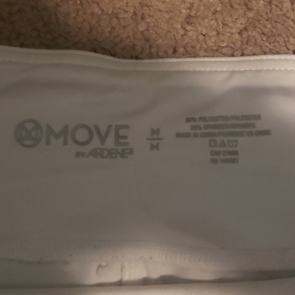 🟢2/$35🟢 Capri tights - Picture 4 of 4